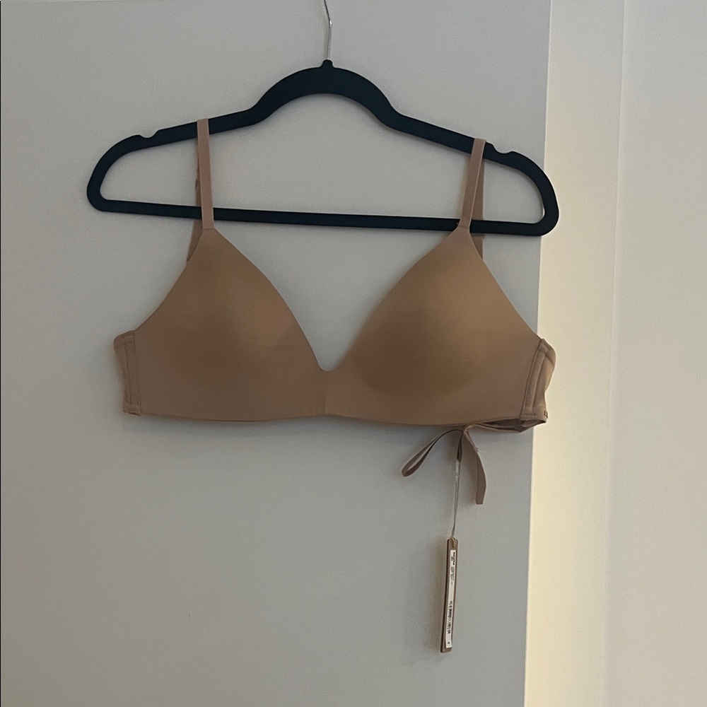 Skims wireless T shirt bra new with tags (Clay)